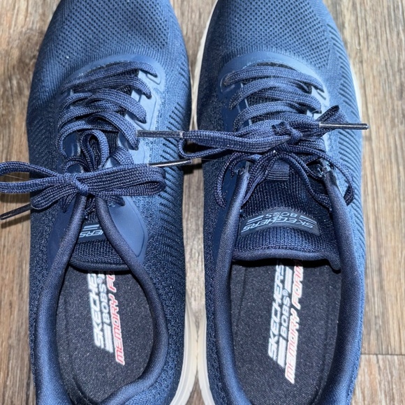 Women’s Skechers 9.5 memory foam sneakers - Picture 6 of 6